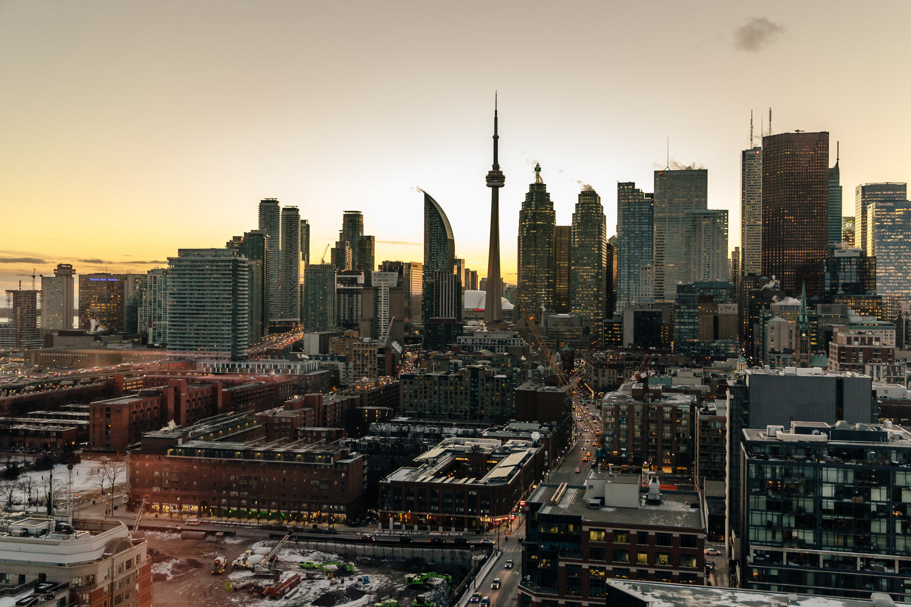 an urban city is shown with tall buildings