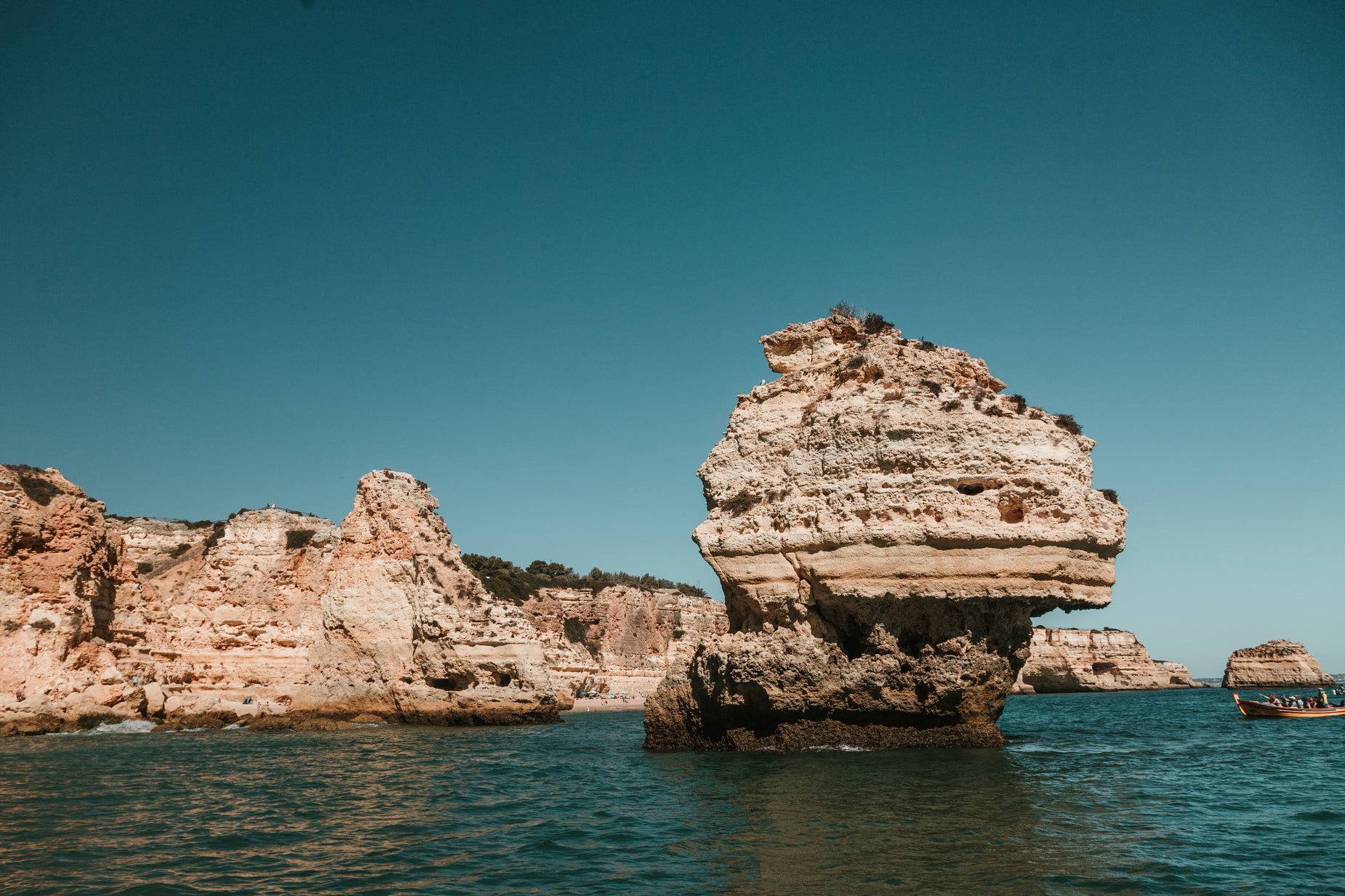 the rocks are white and red in color