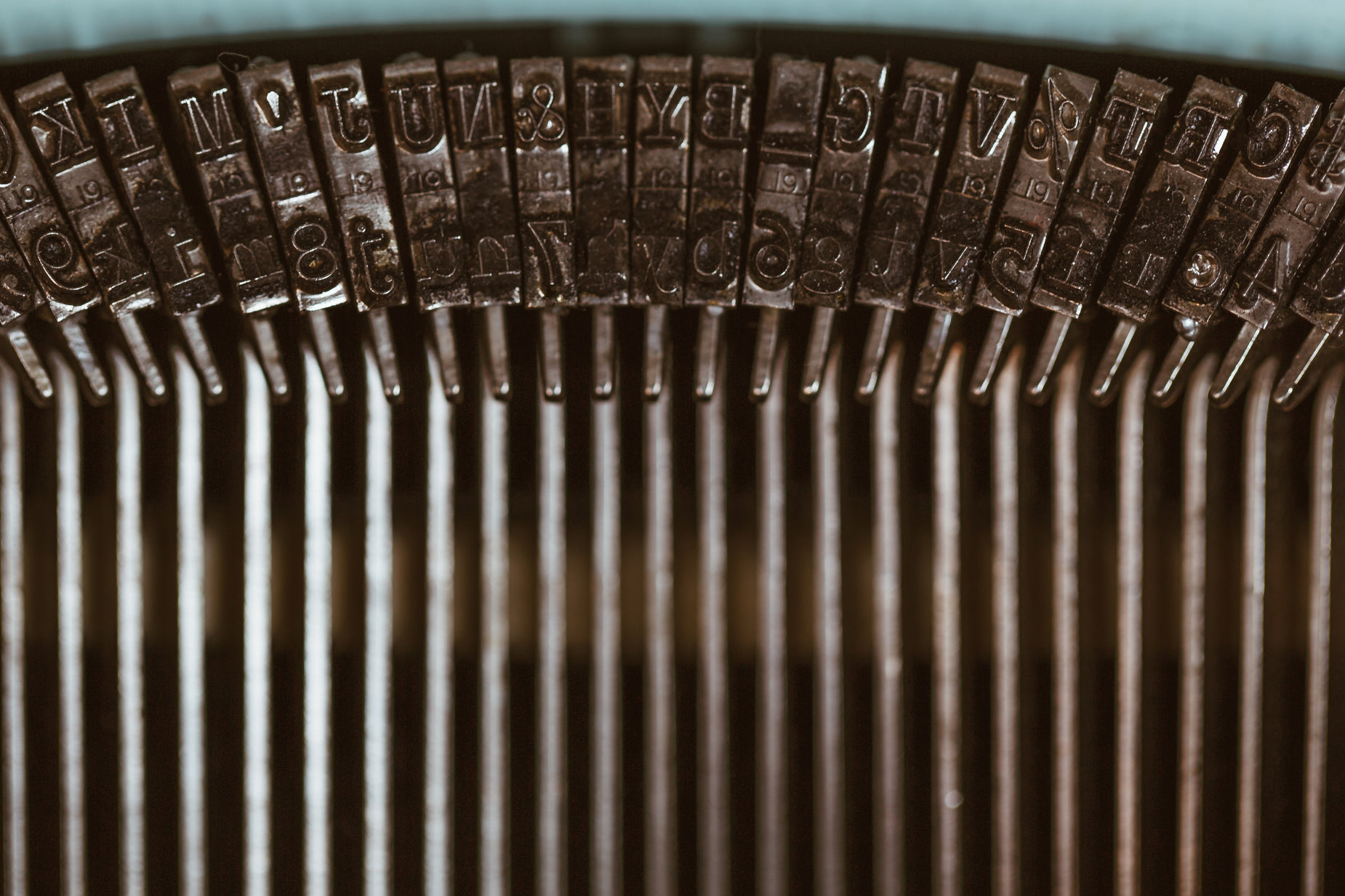 a close up view of the end of an old typewriter