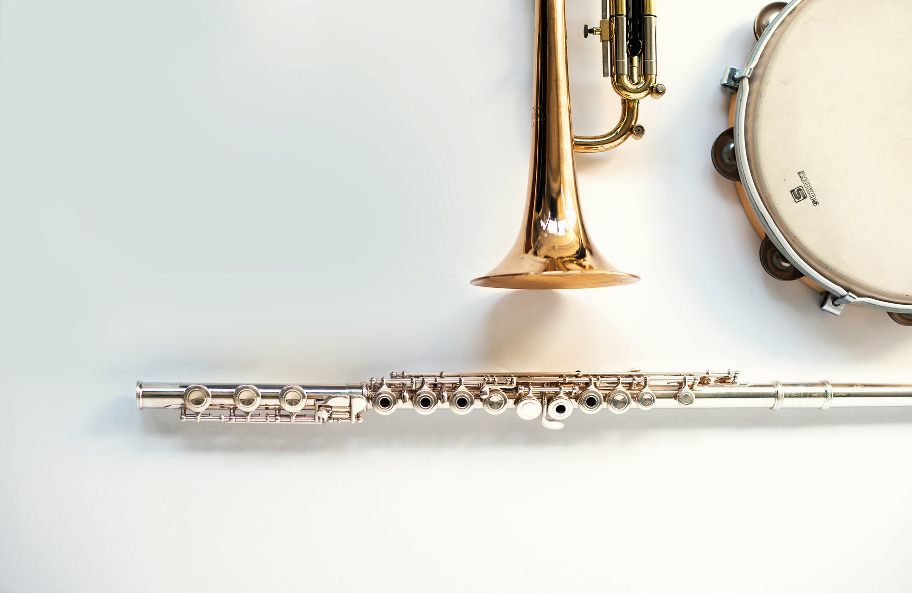 a very nice looking instrument by itself on a table