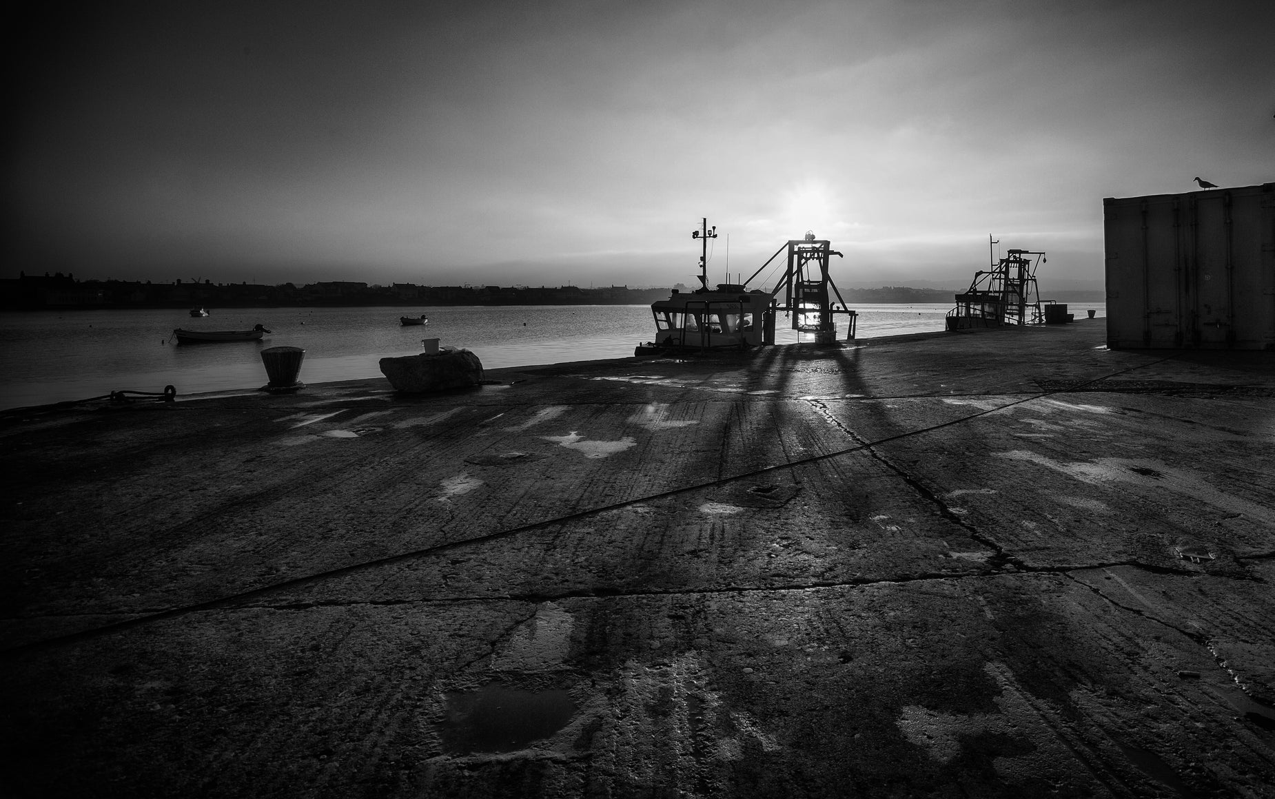 there are two small boats that are sitting at the dock