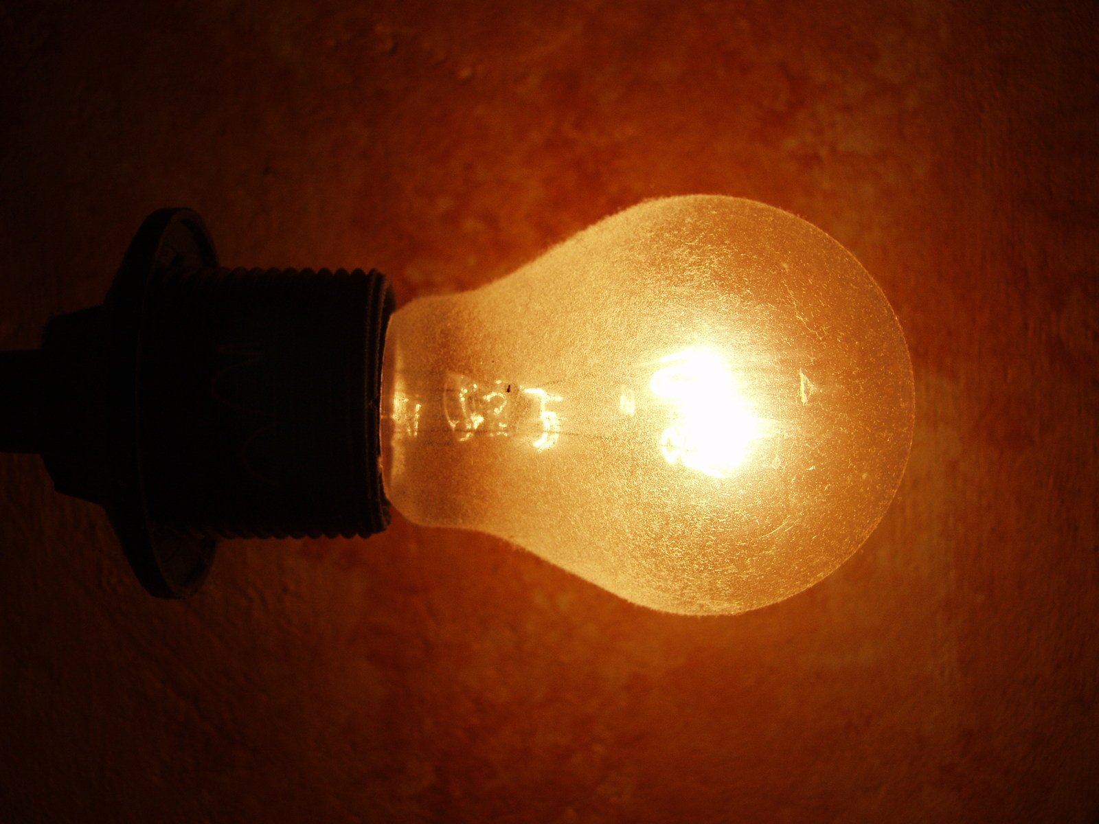 a light bulb with its light dimming against a background