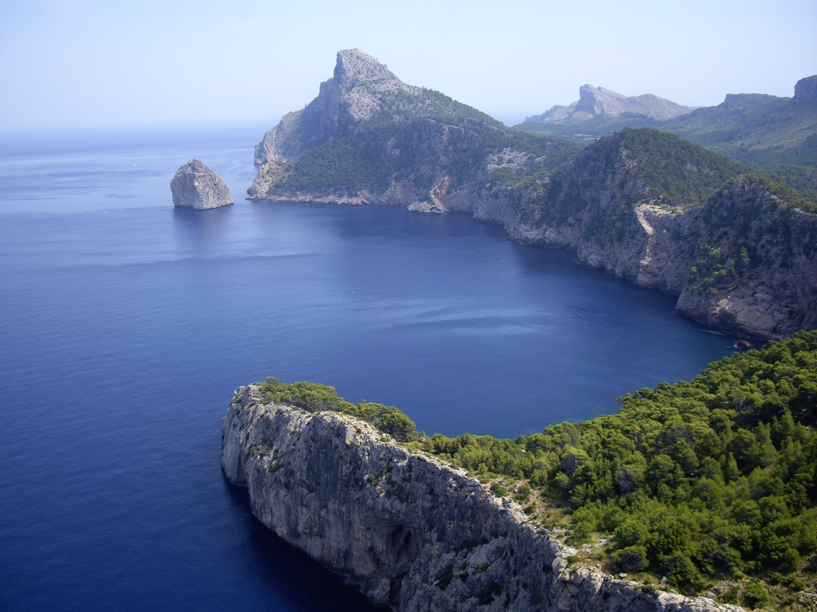 an image of an outside setting with the blue sea