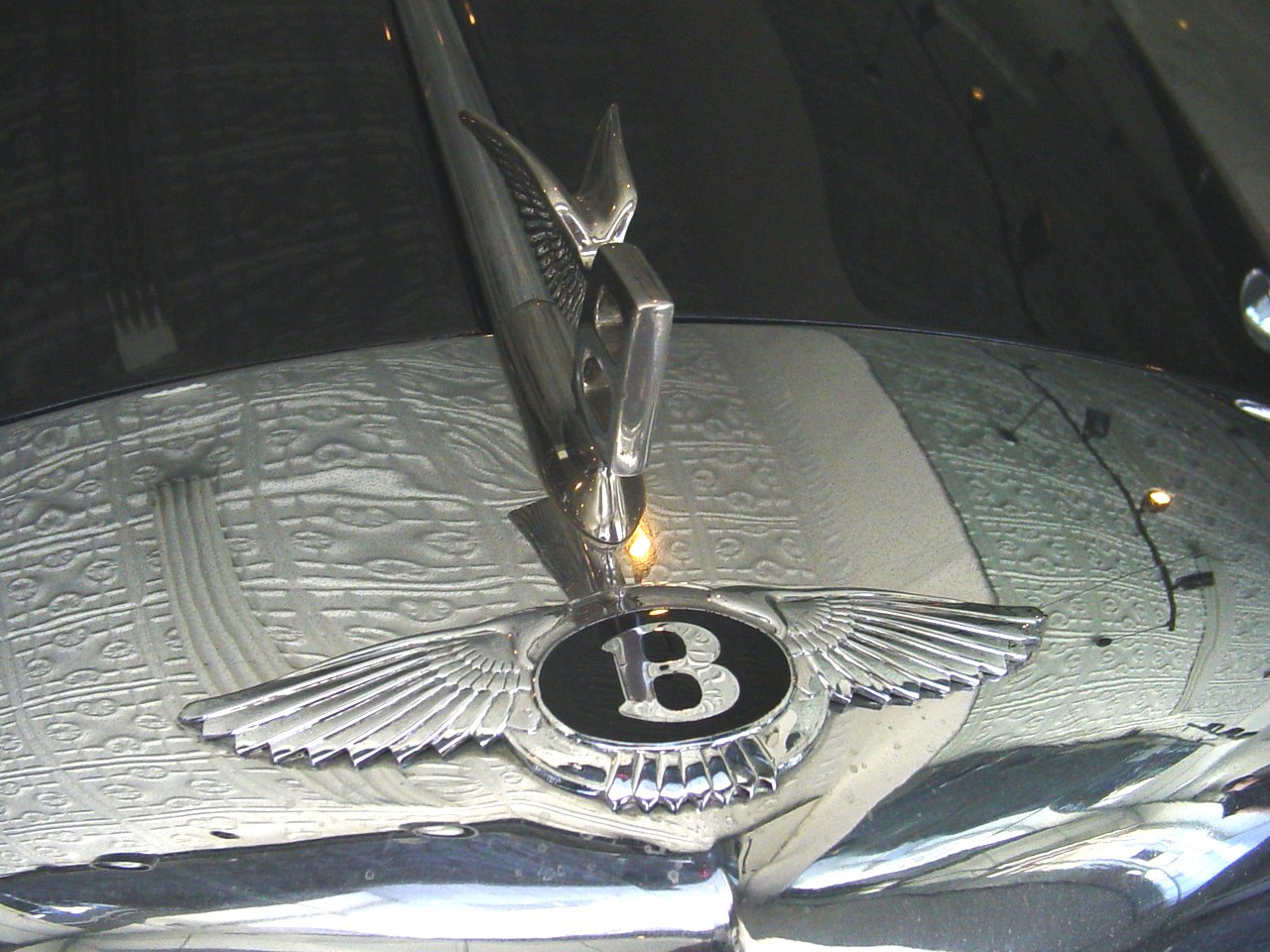 a close - up s of the emblem on an antique car