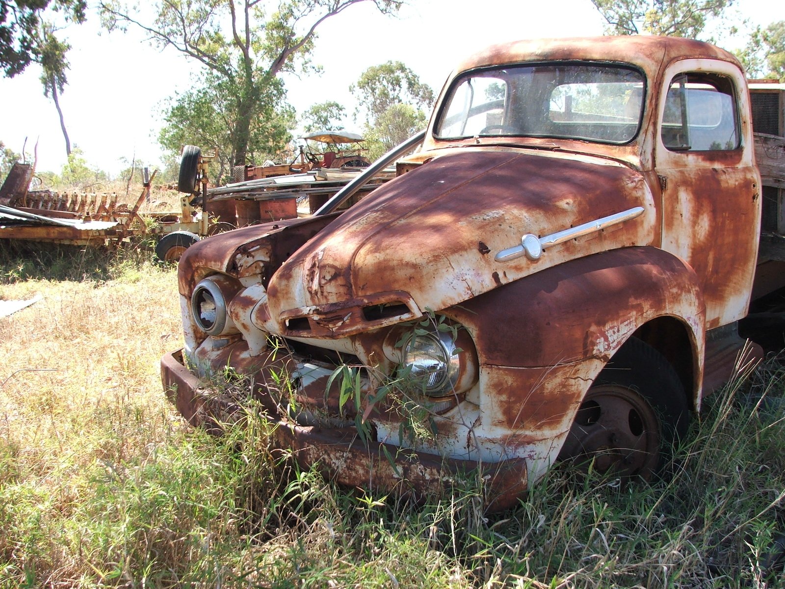 the old trucks are sitting in a field