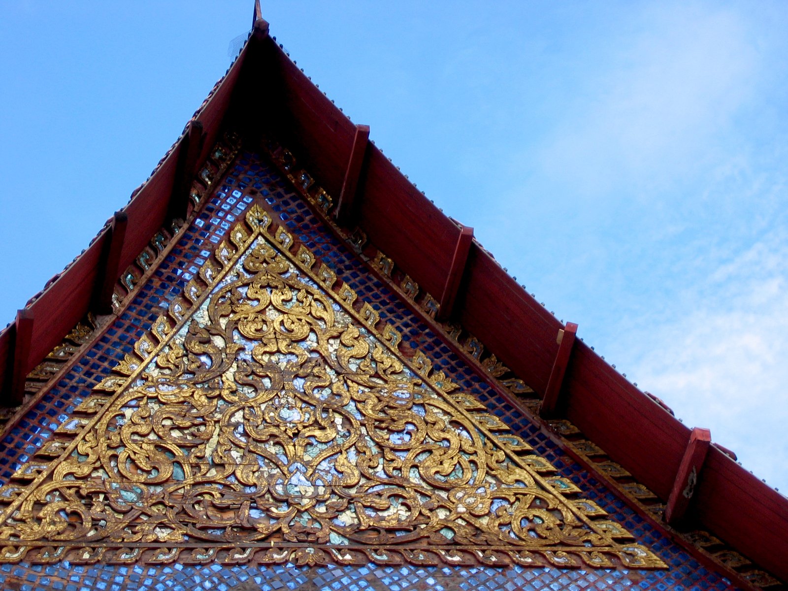 a decorative gold - leafed roof has been used to decorate the walls