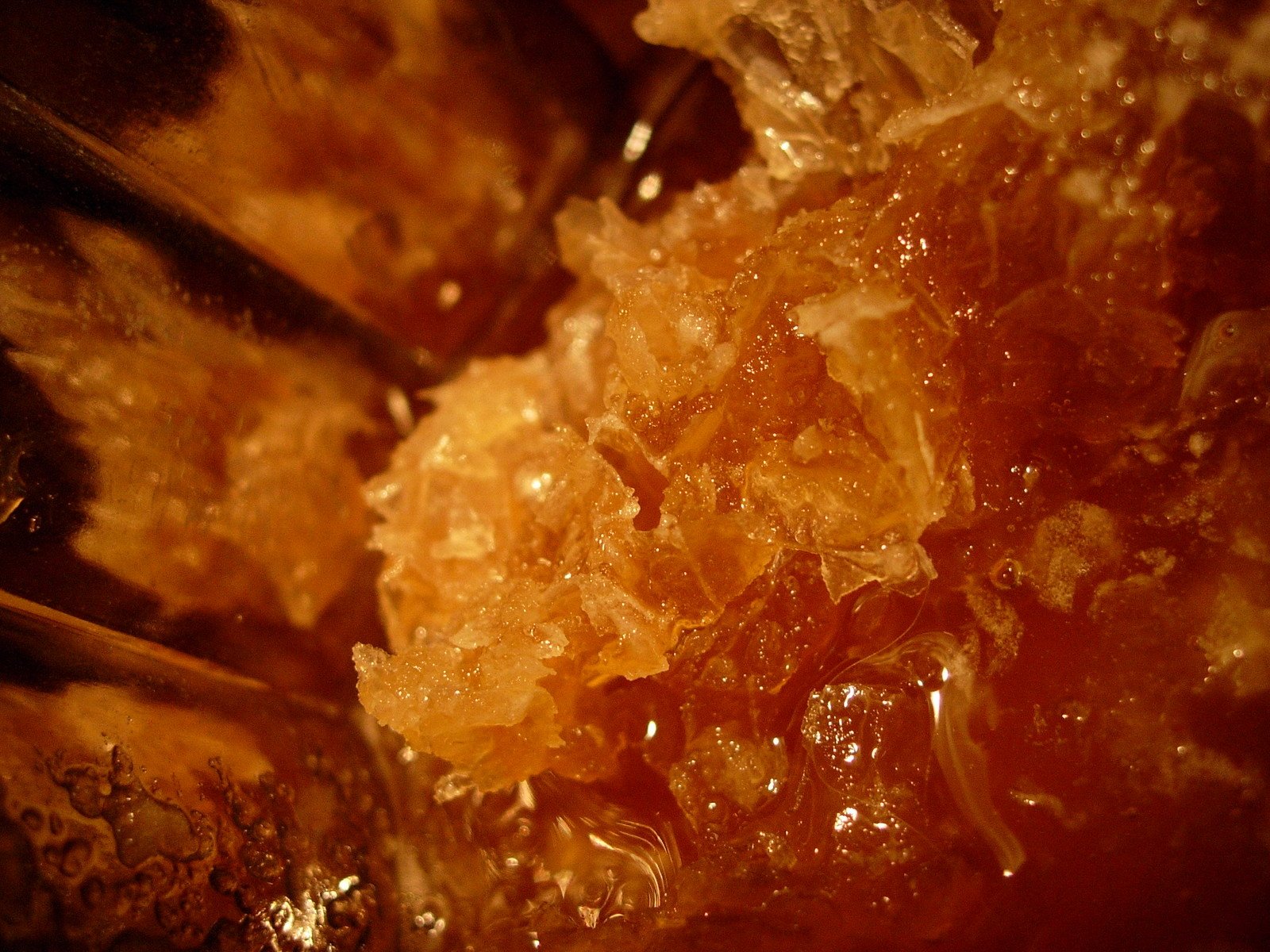 a close up po of the honey substance