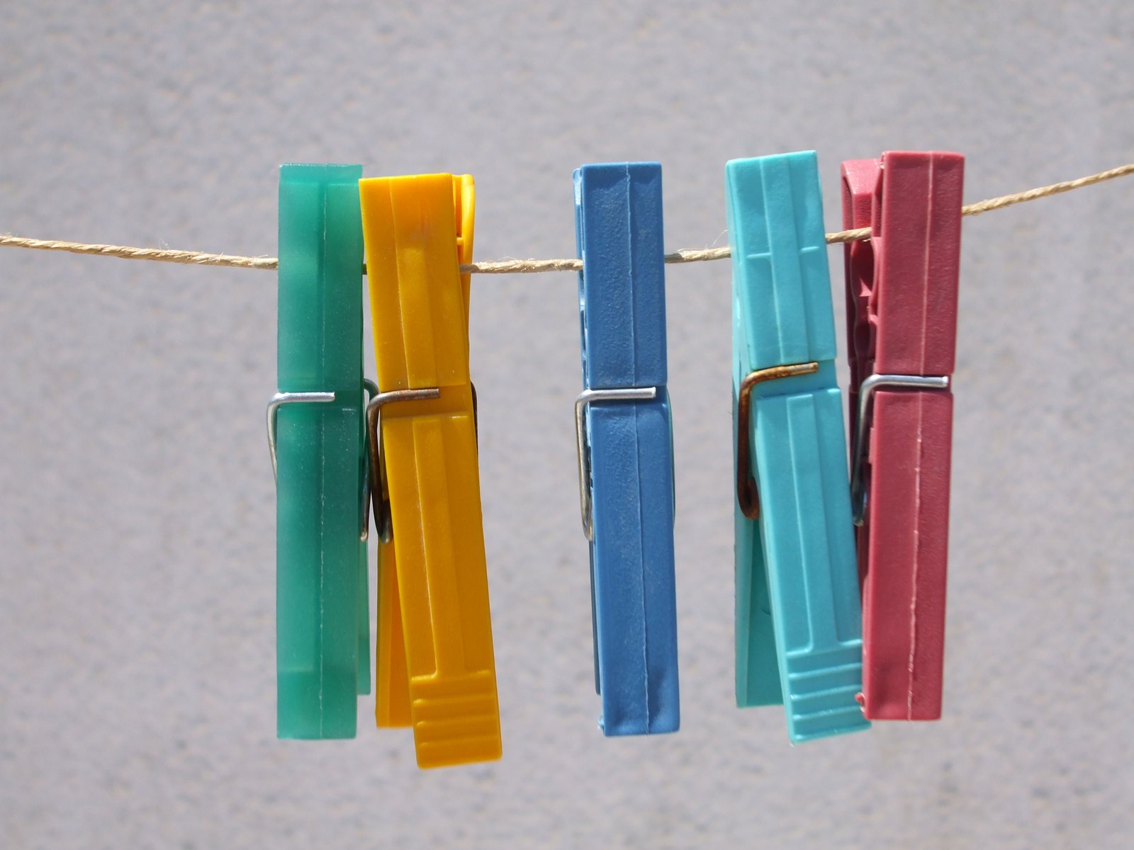 the clothes pins are colored in various colors