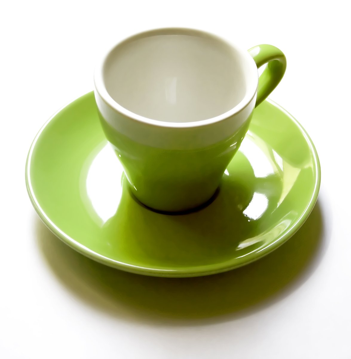 a green saucer with a bowl sitting on top of it