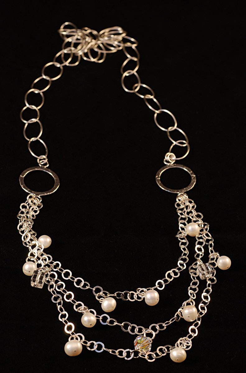 a necklace with many rings and pearls