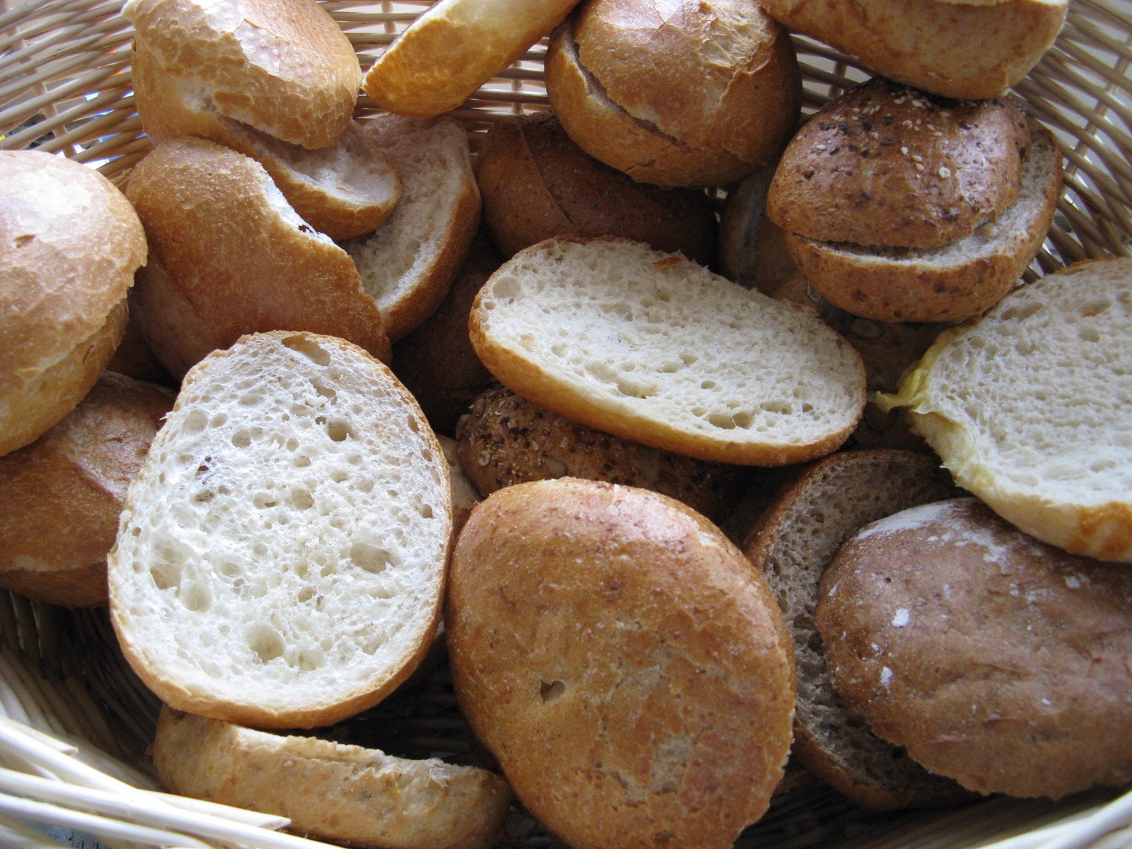 some bread rolls and other bread rolls in a basket