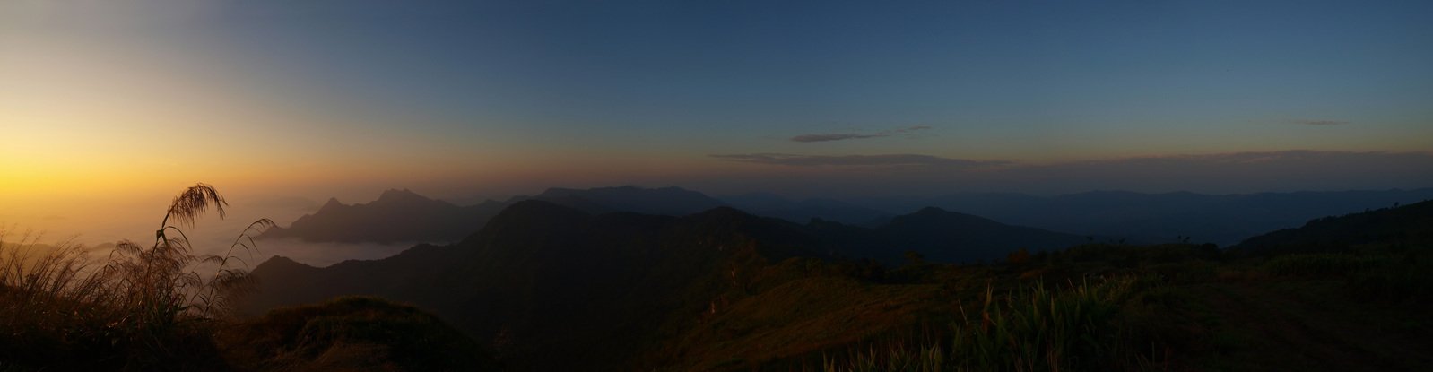 a po of the sun setting over a mountain