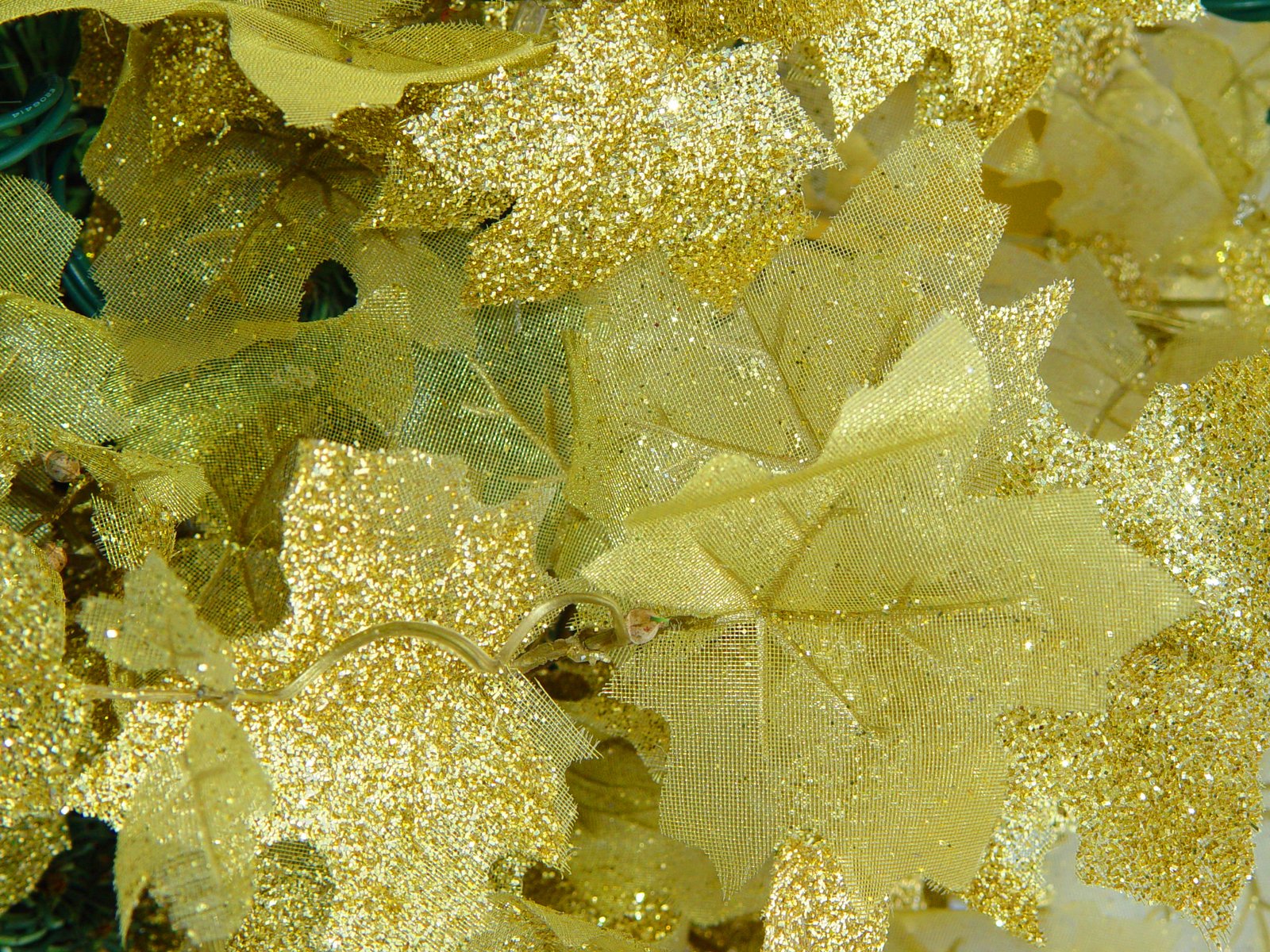 gold leaf pattern, the background is painted in green and yellow