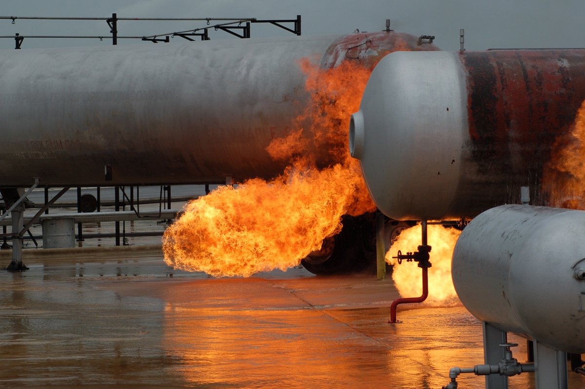 an image of a jet that is on fire