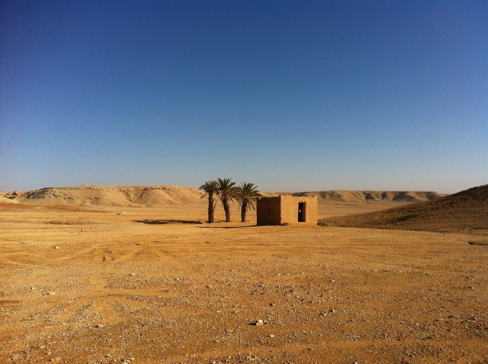 an empty desert is shown with no people in it