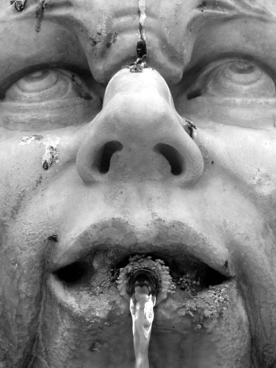 a black and white po of a water fountain