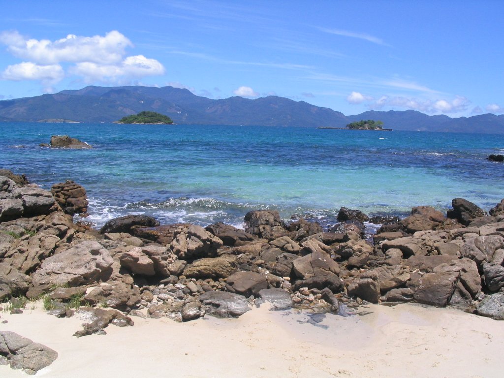 the rocky shore is next to the ocean