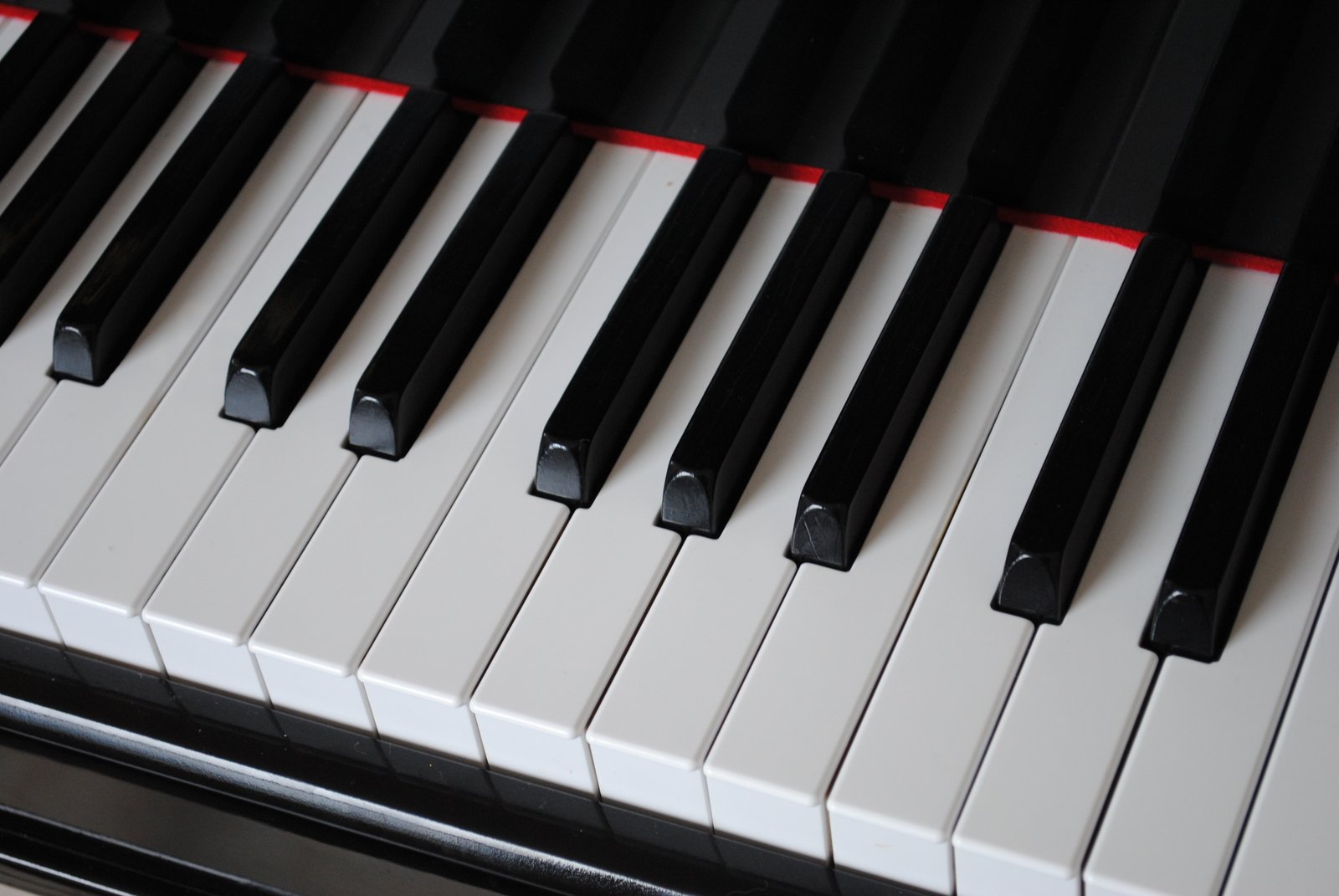 the keys of the piano have black and white piano keys