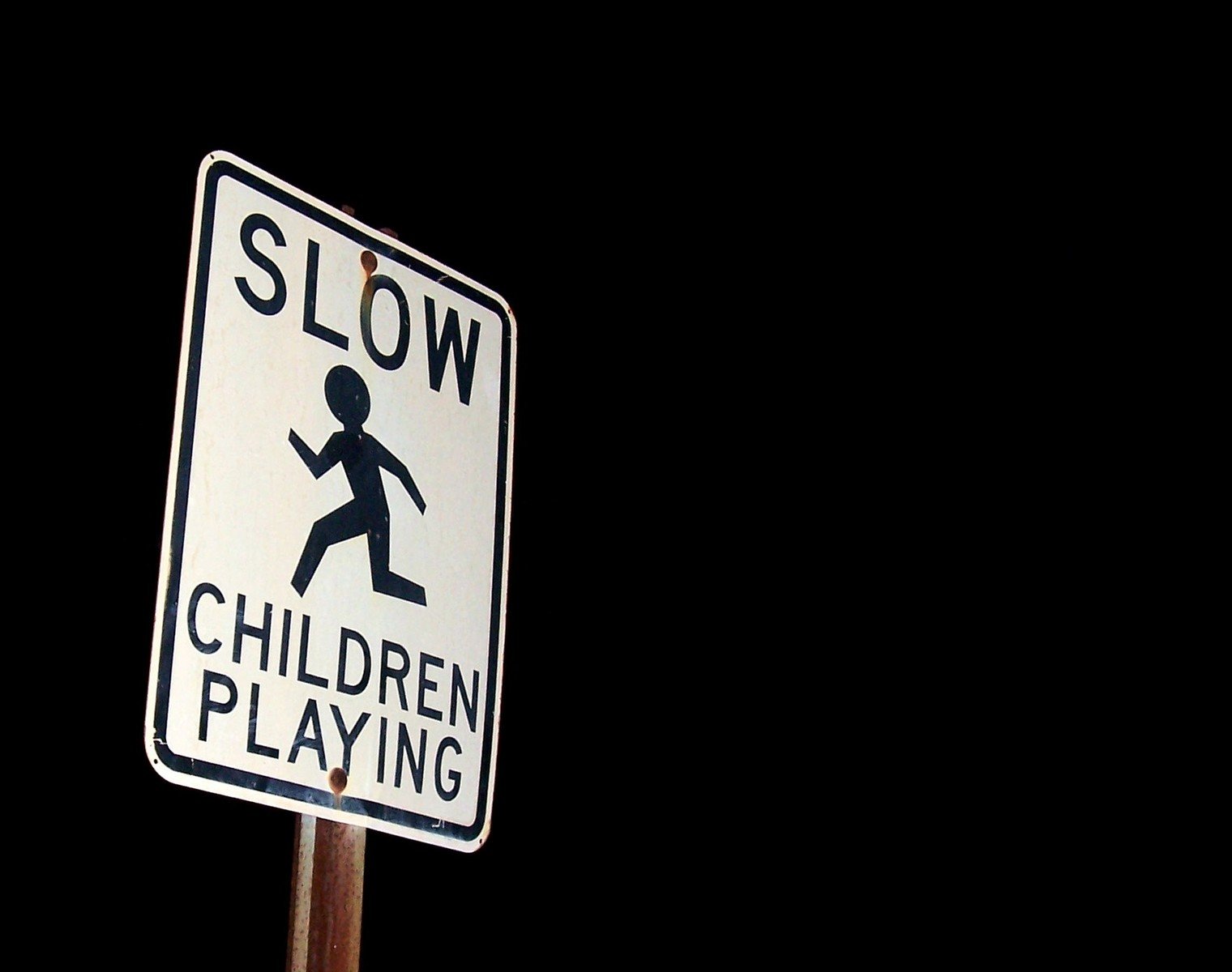 a sign that reads slow and children playing