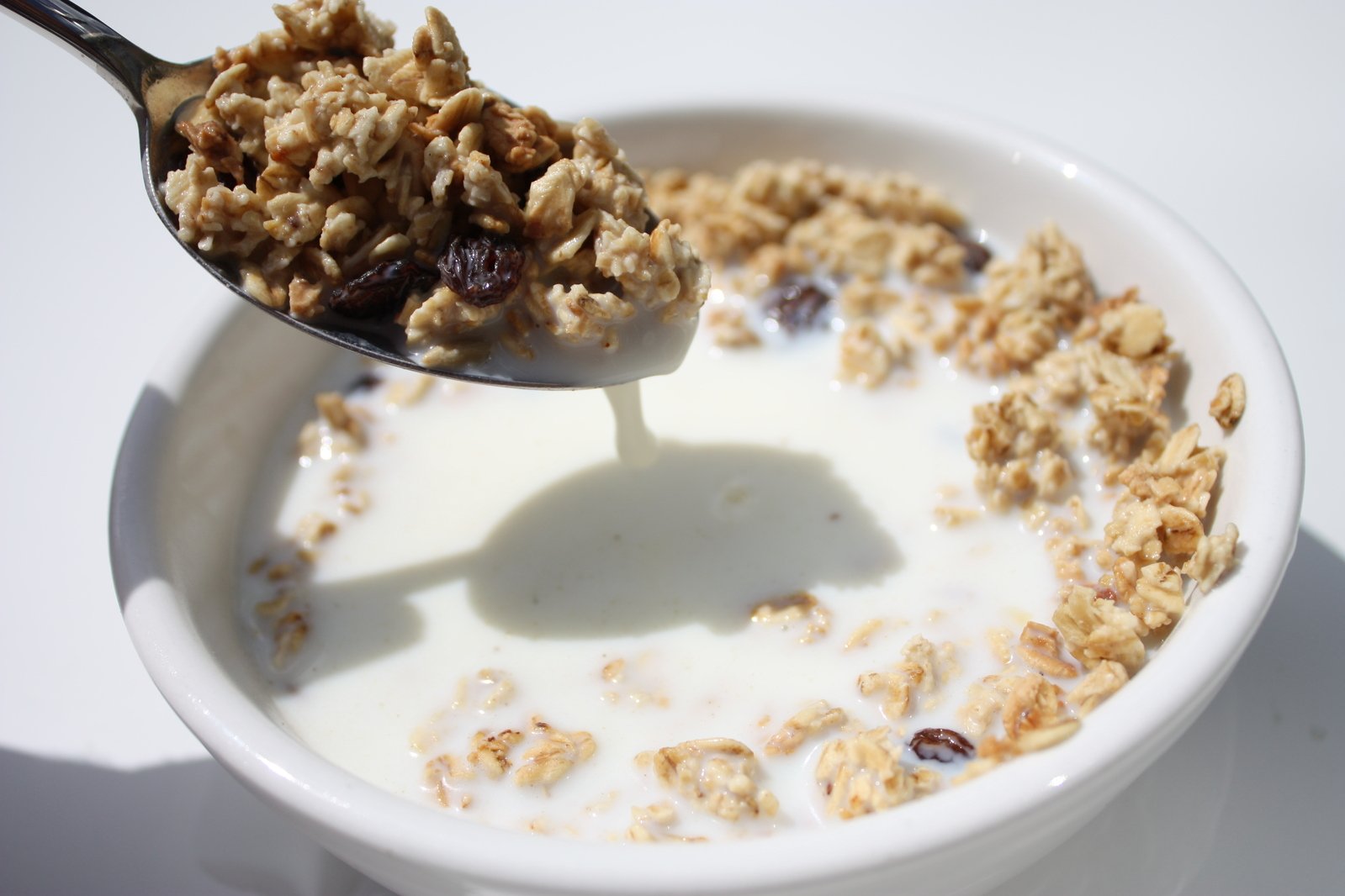 a spoonful of cereal is being used to make granola