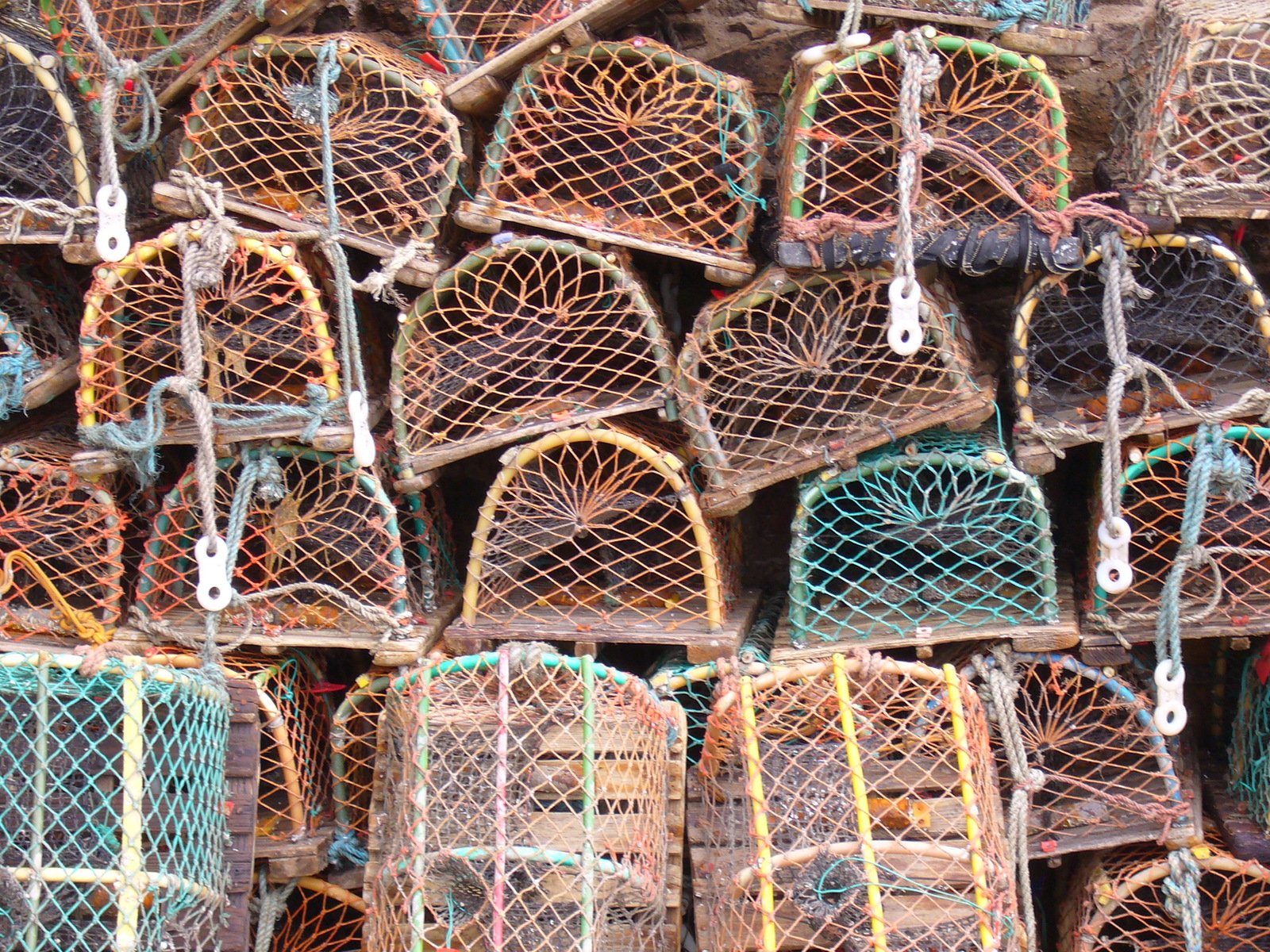 a bunch of cages are piled in a pile