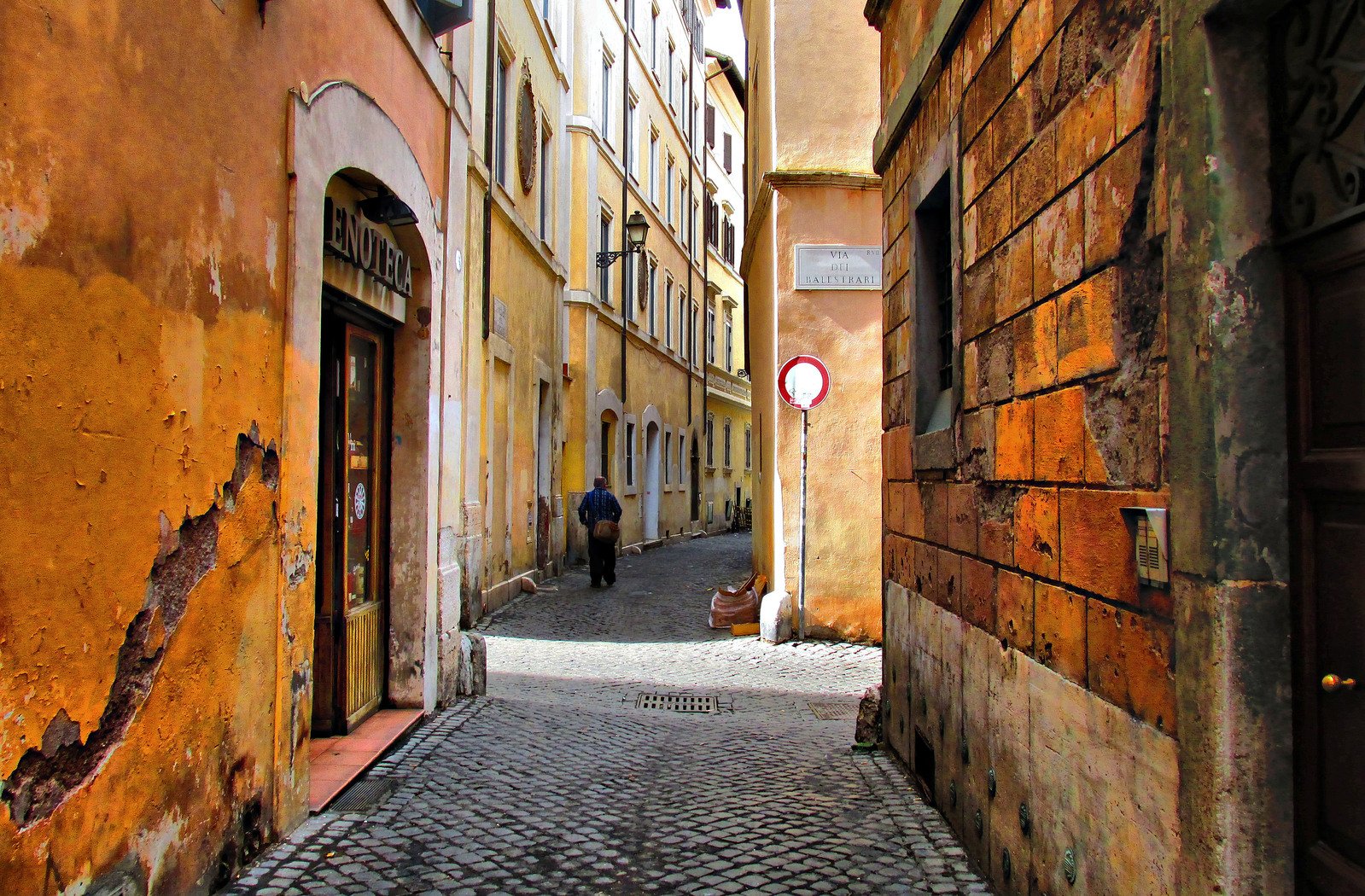 the alley way to a building in prague