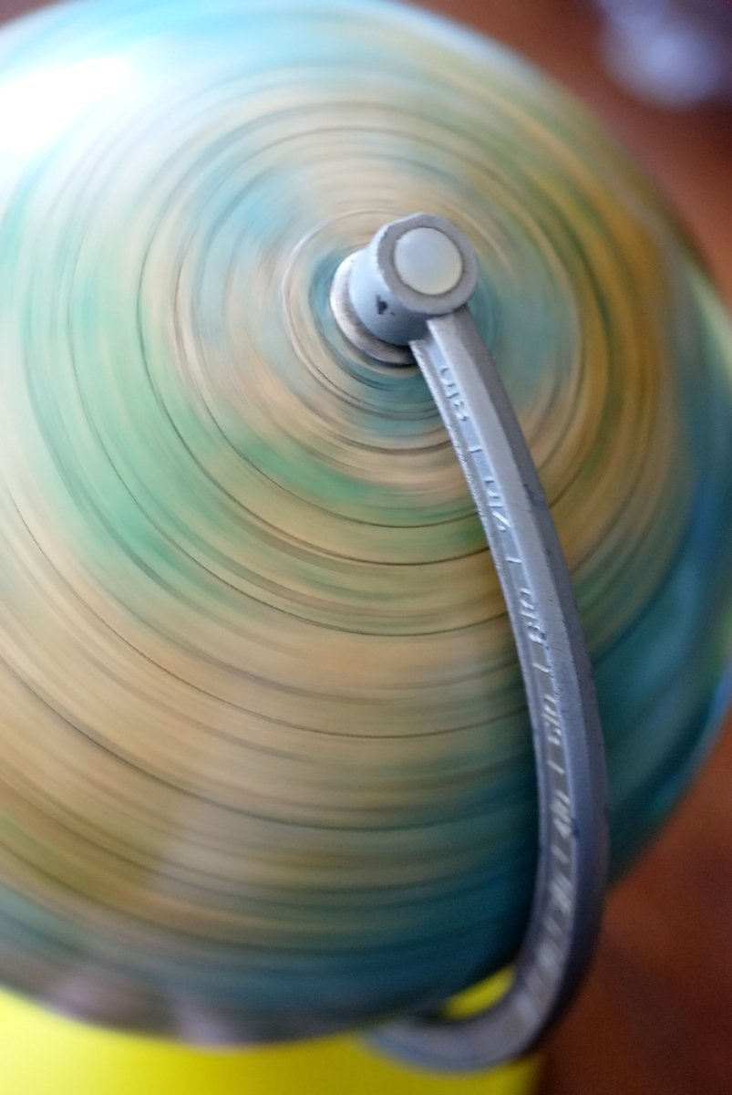 a spinning object is sitting in the middle of a table