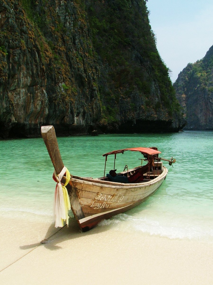 a boat on the beach is moored to the shore