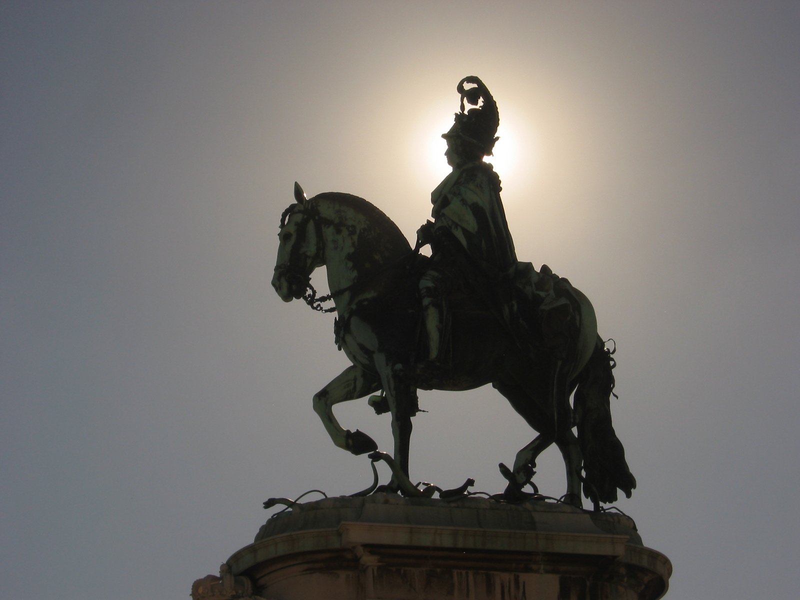 a statue of a man riding on top of a horse