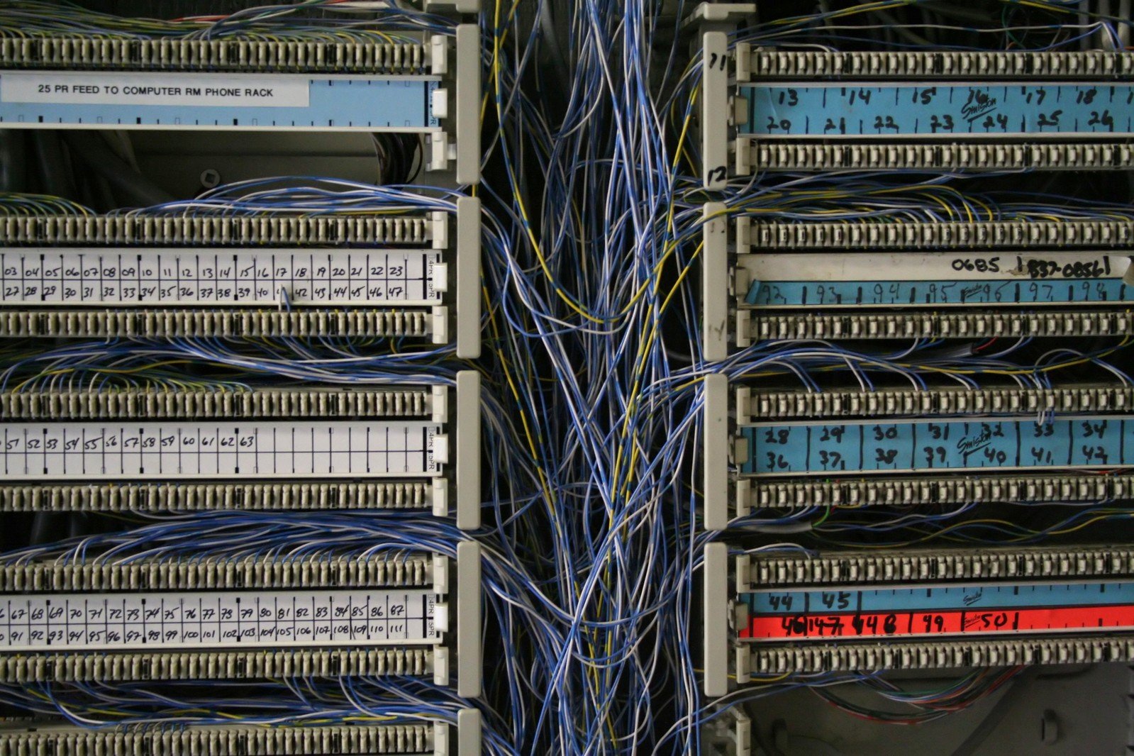 many wires and connectors are connected to wires on the inside of a server