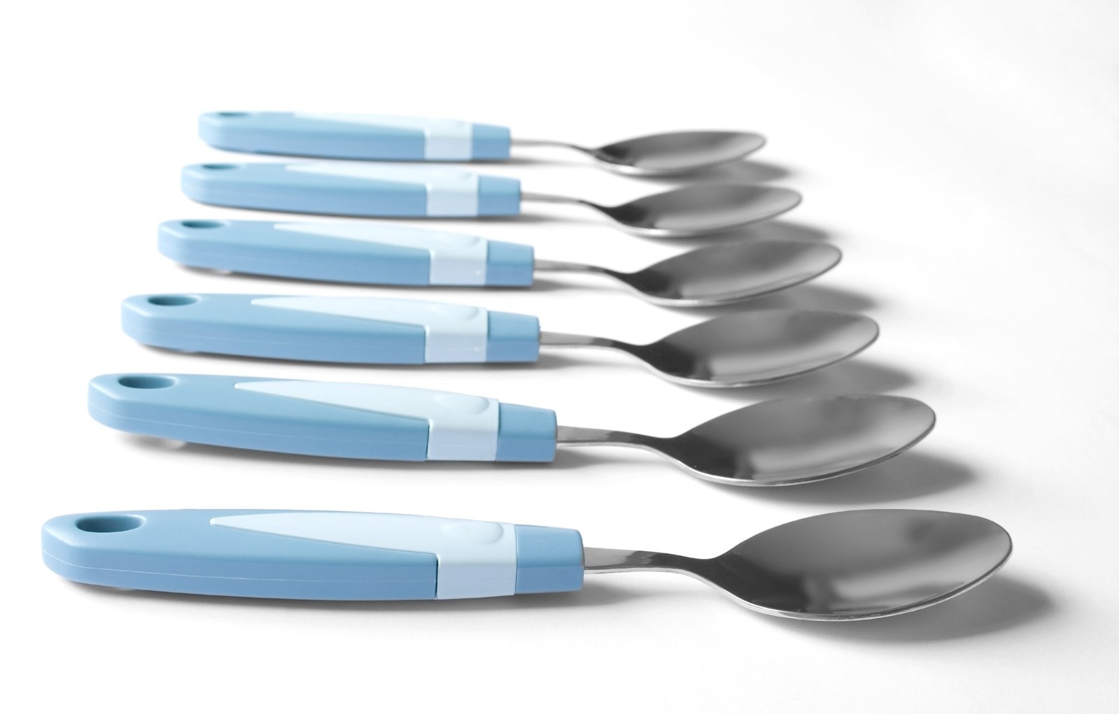 six spoons are sitting together in a row