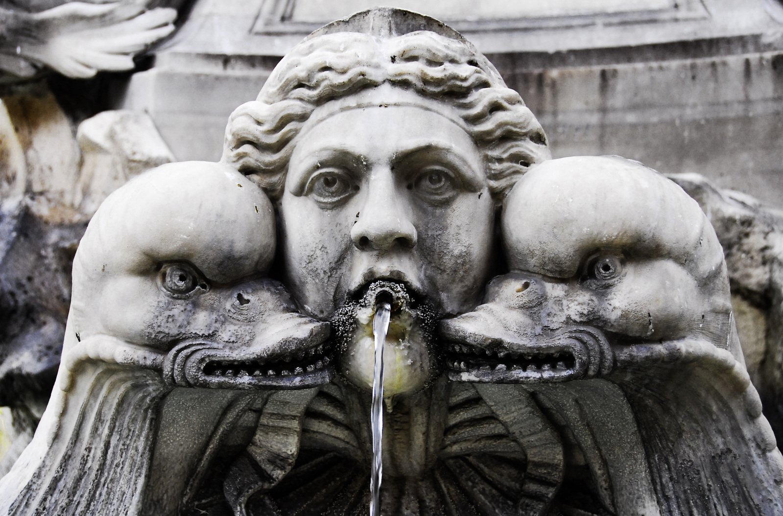 a fountain that has been designed with some heads