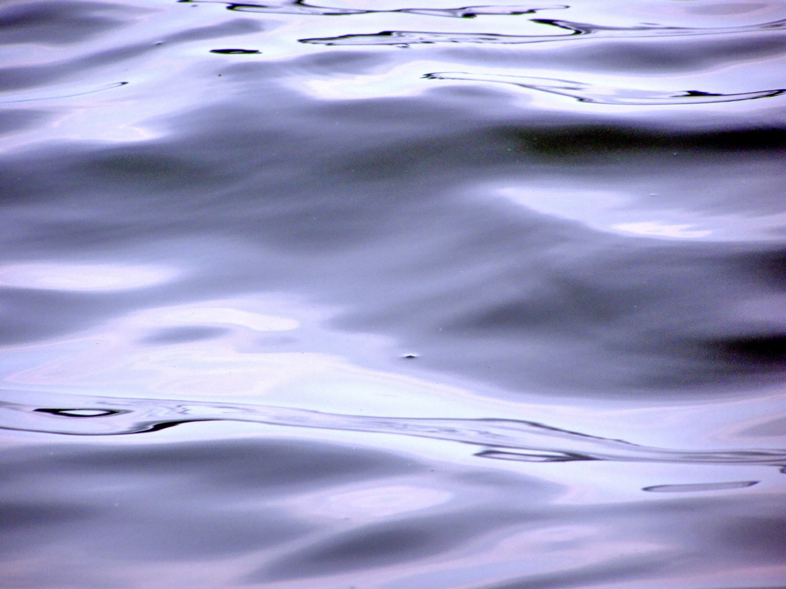 some water is reflecting light and its reflections on the surface