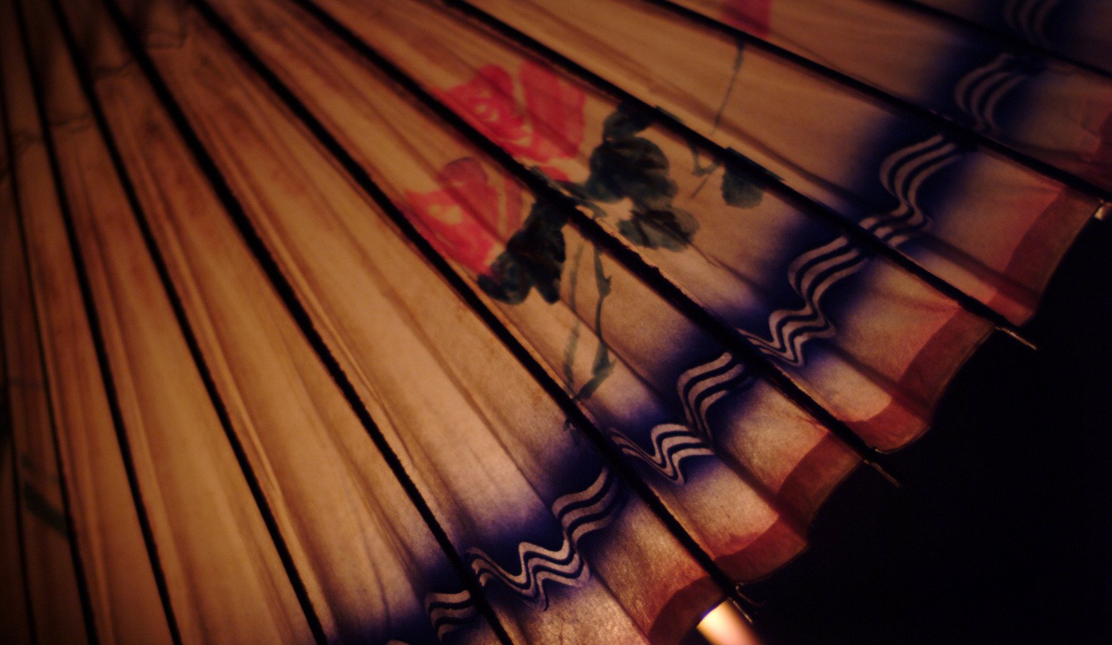 a po showing an asian geisha flower design fan