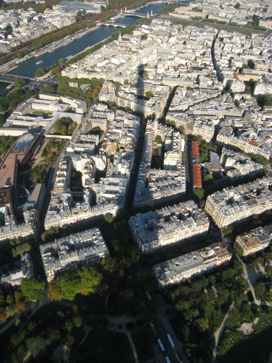an aerial view of some buildings in the city