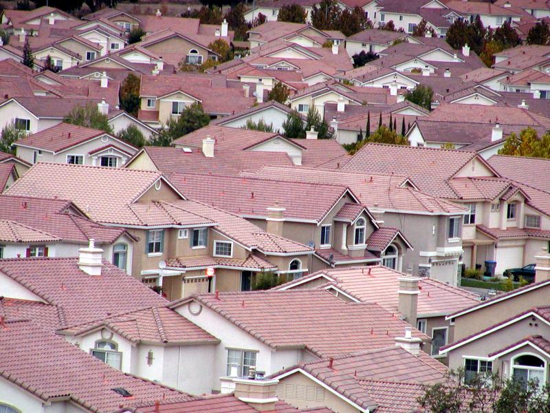 lots of houses that are sitting in the daytime