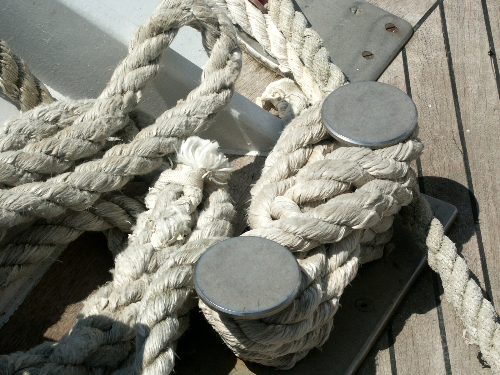 a rope tied to the deck of a boat