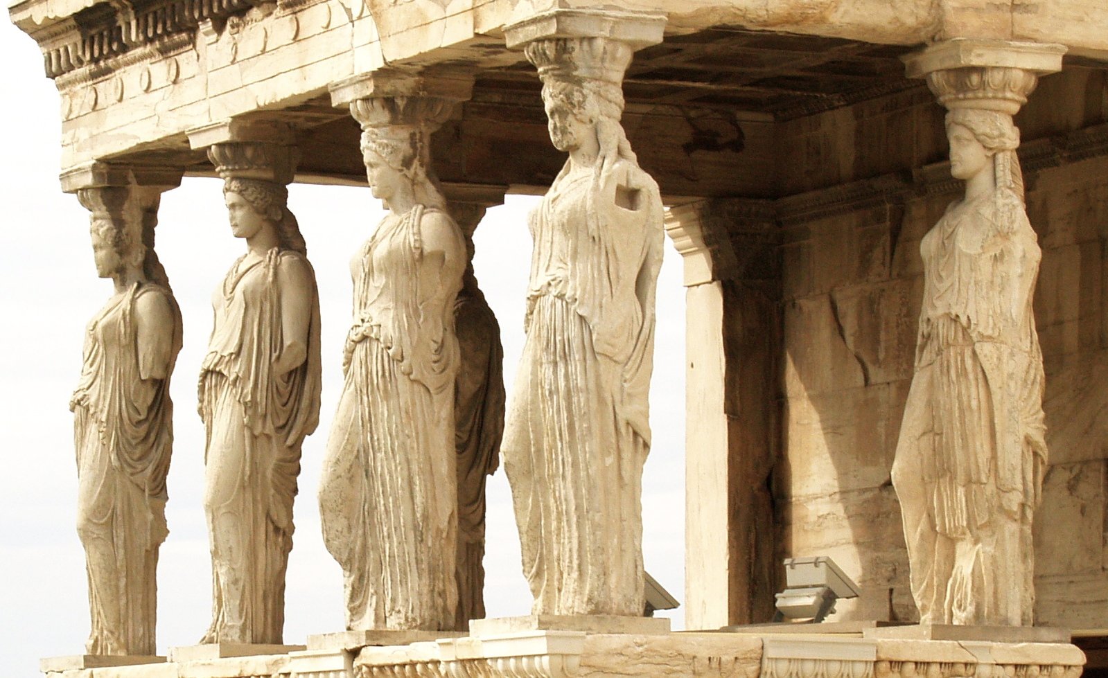 a statue at the top of a building with many statues