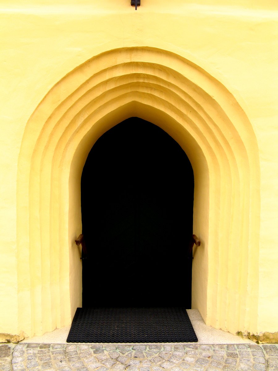 there is a large archway with an entrance mat in front of it