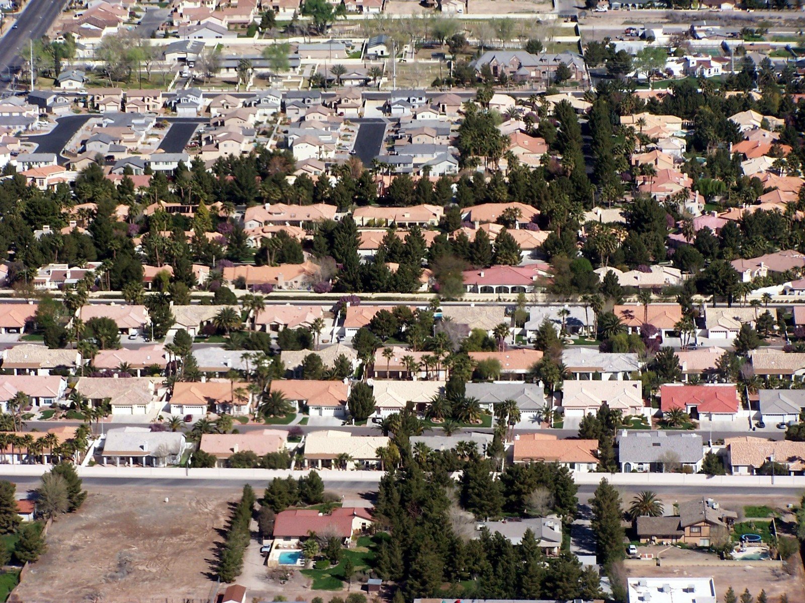 a large neighborhood with houses on the other side