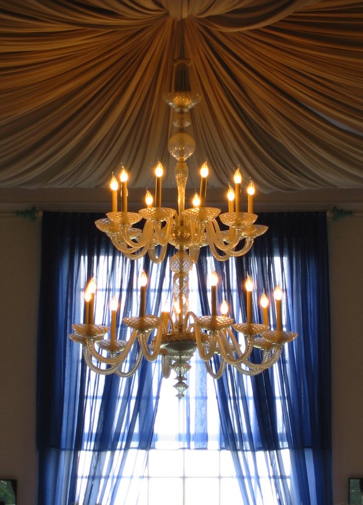 a chandelier in a room with blue ds