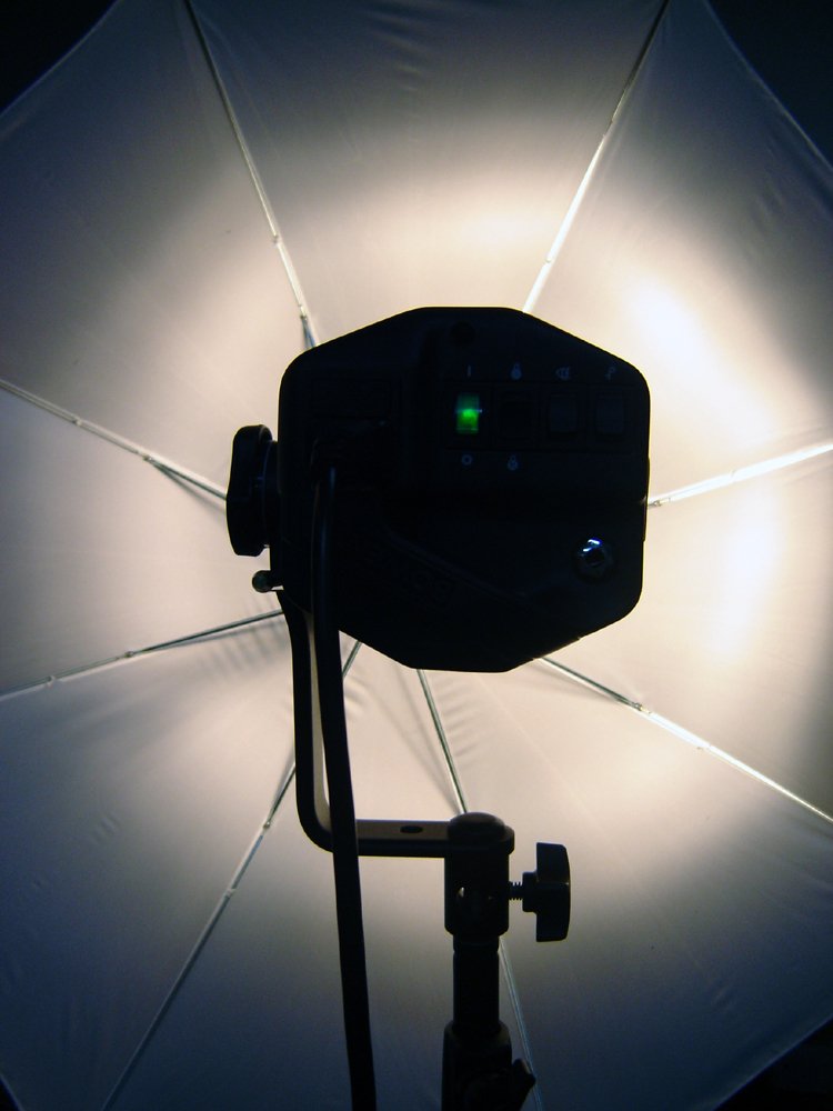 an umbrella light is on near a camera