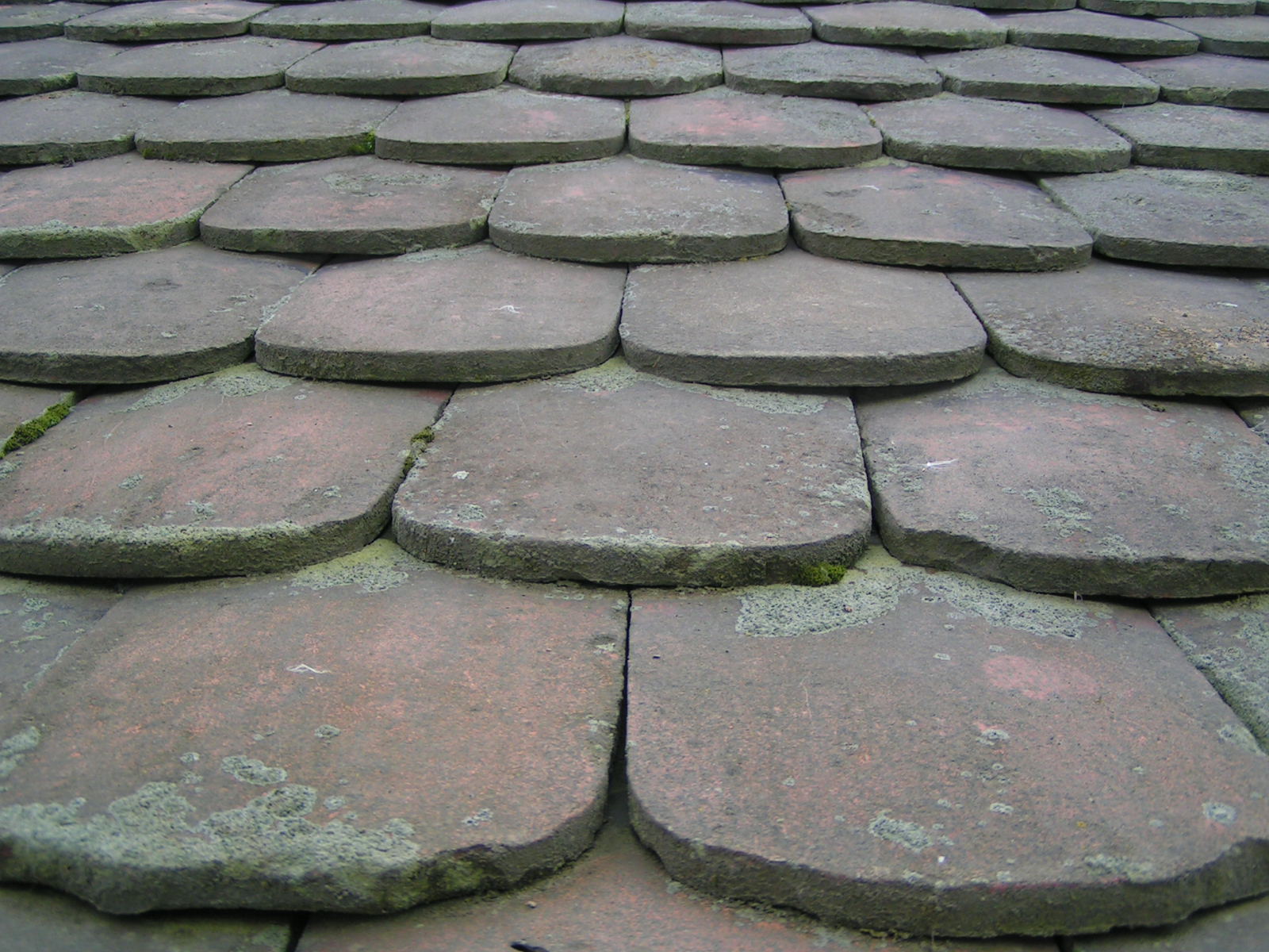 a lot of large rocks sitting on top of a roof