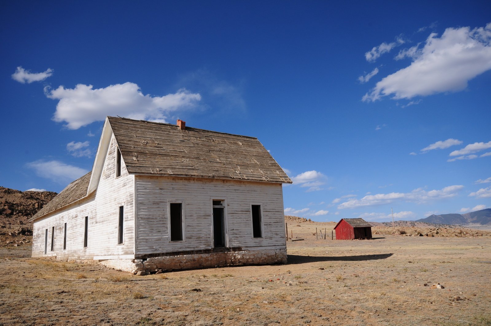 a lone house in the middle of a deserted field