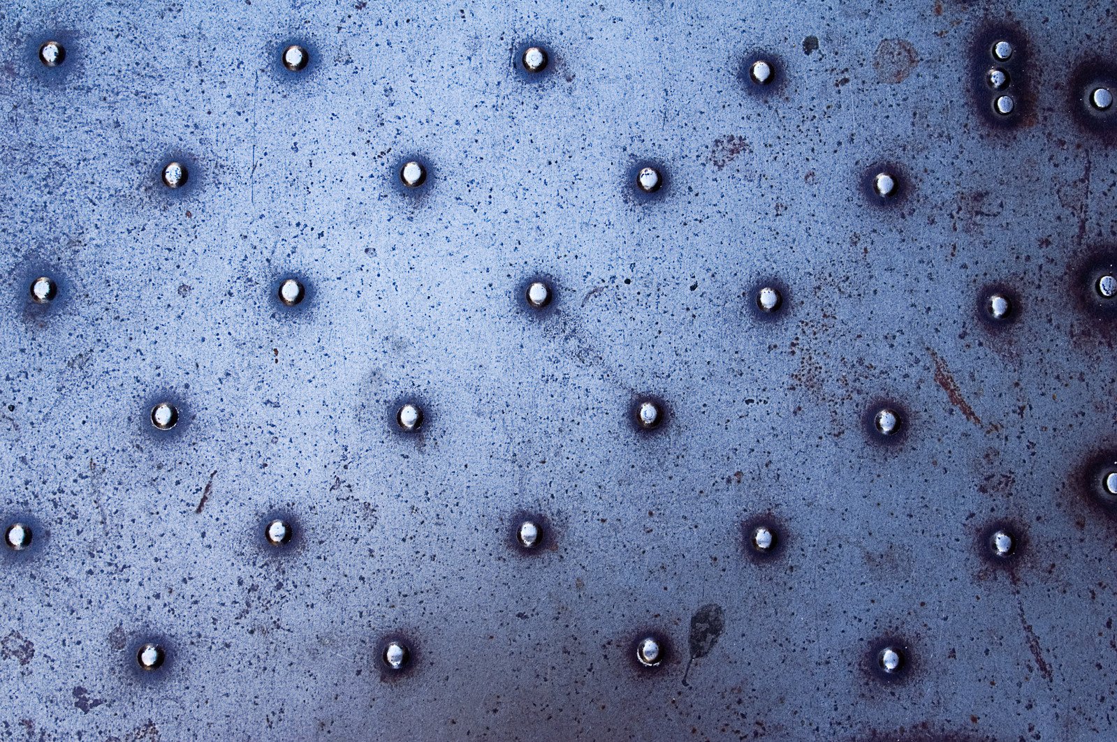 there are many bubbles on the surface of a large metal object