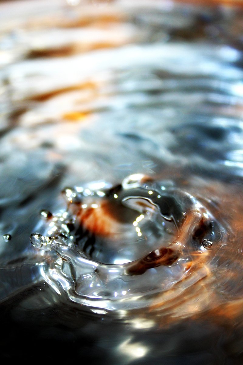 an artistic image of water splashing on the surface