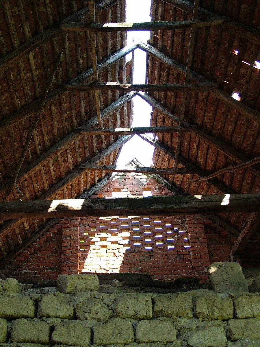 an old brick building with an opening at the ceiling