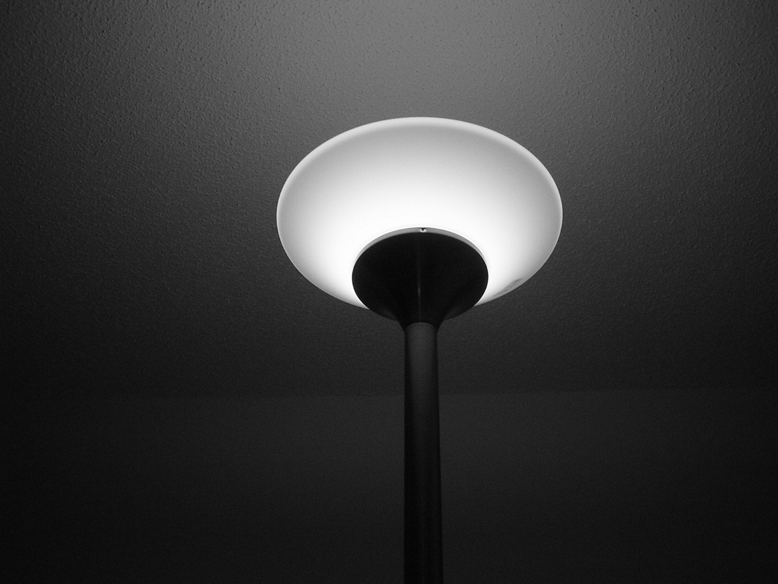 a lamp that is lit up on the night