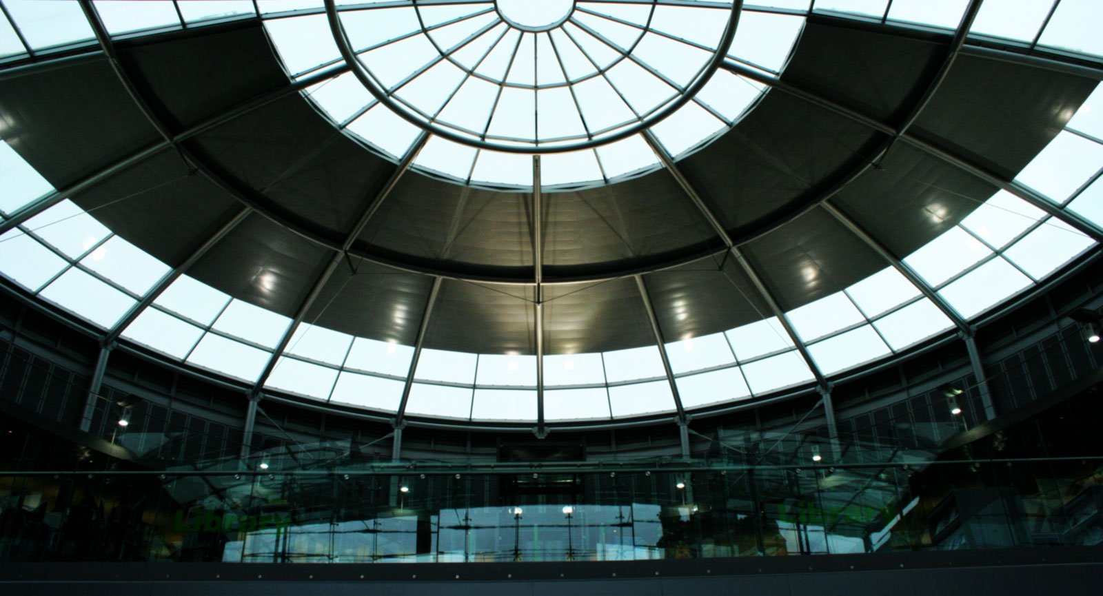 the glass walls on top of the dome and ceiling create a dramatic contrast to the large windows