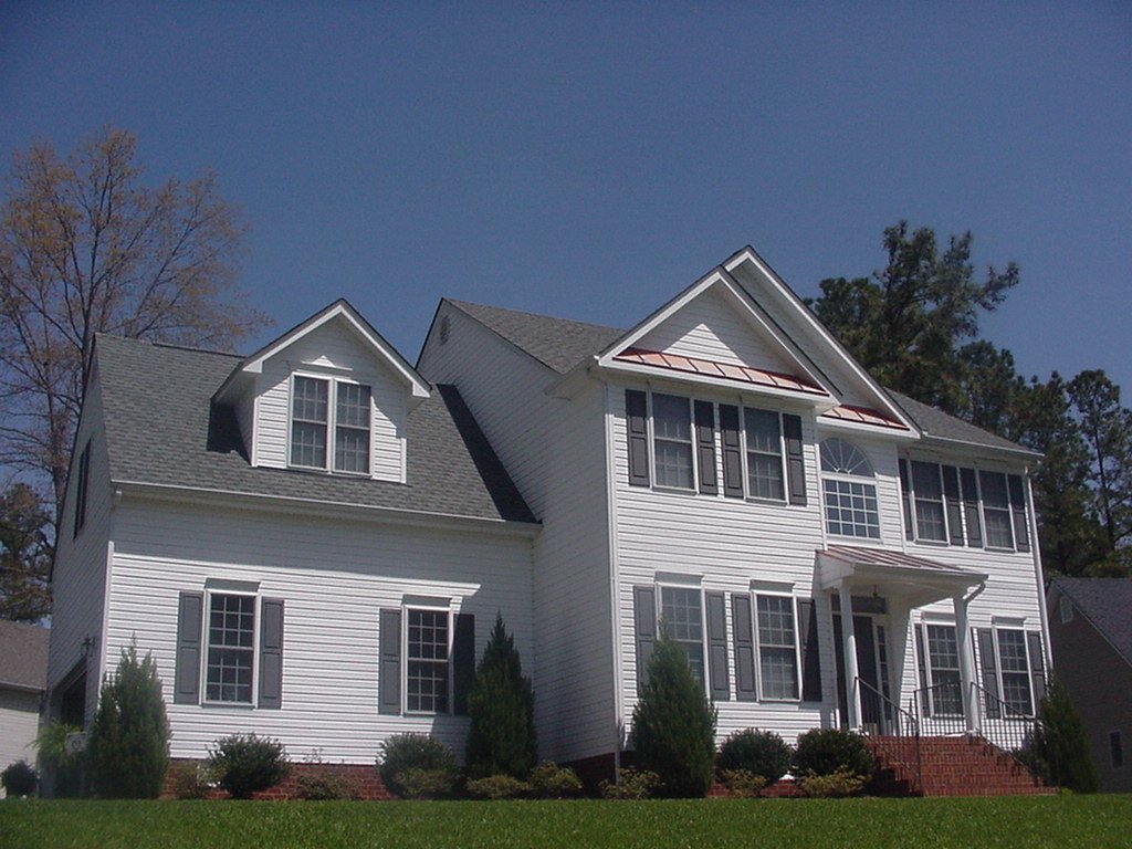 the front of the house with the yard in front